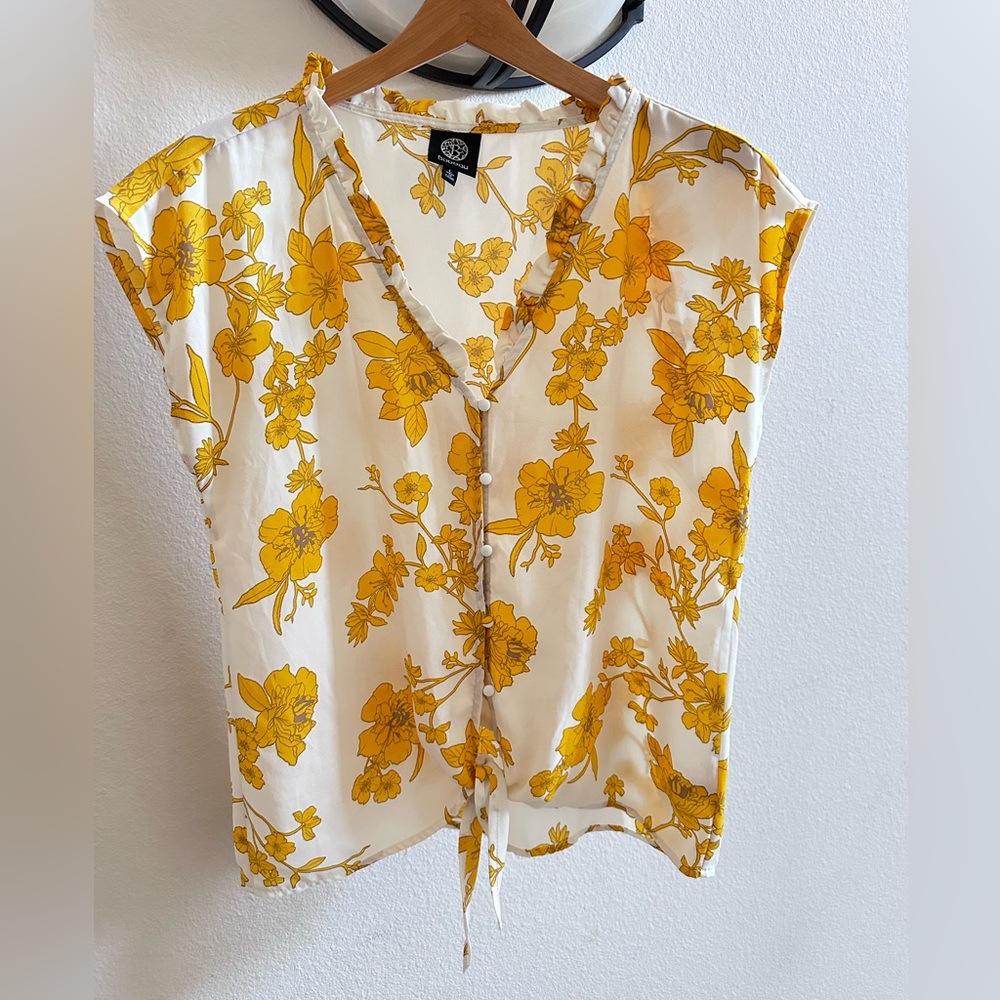 Bobeau Women’s Large Ivory/Yellow Floral Button Ruffle Blouse